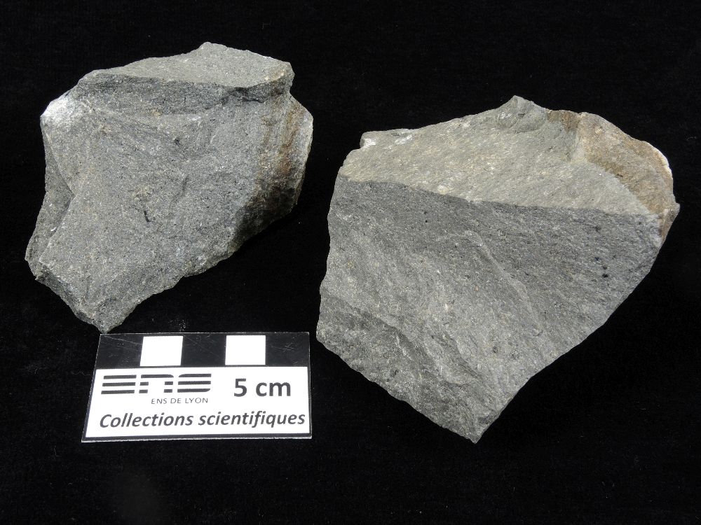 Téphrite à haüyne Ordanchite Massif central Mont Dore Orcival